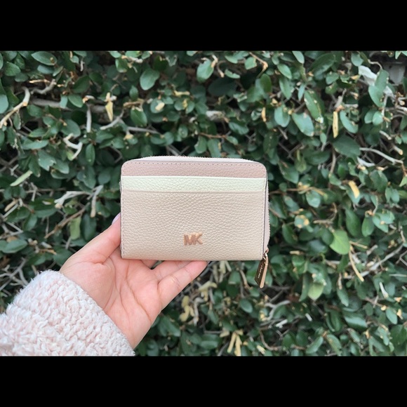 ❌ SOLD ❌Michael Kors Wallet - Picture 1 of 3